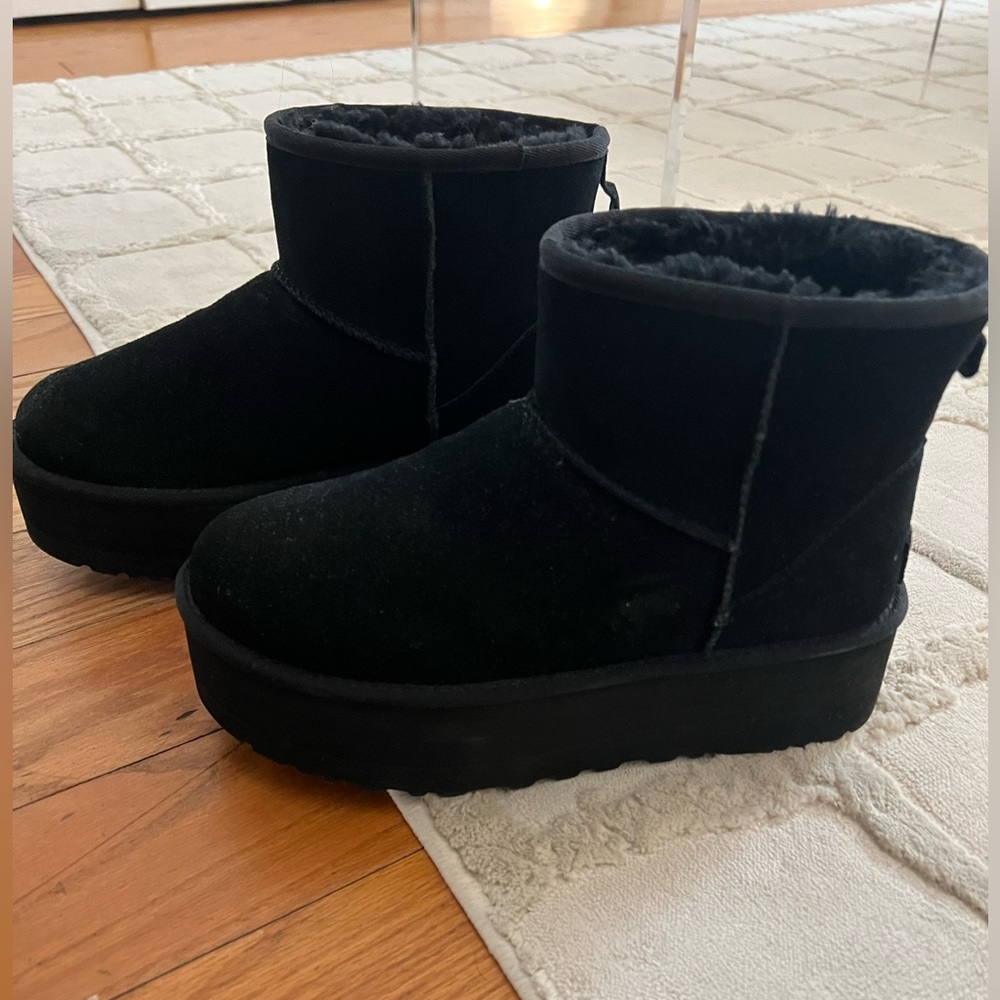 Black platform Uggs - Picture 3 of 4